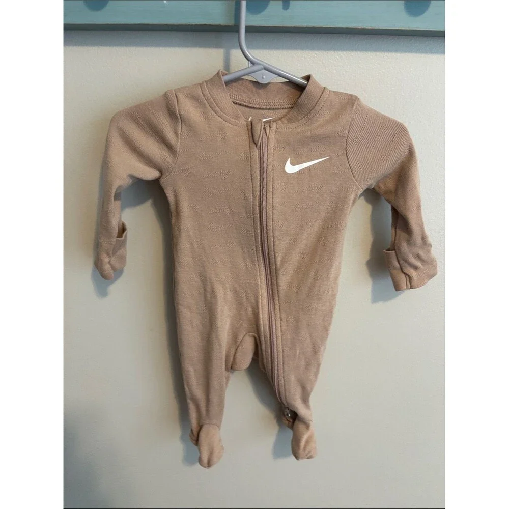 Nike Tan Zip-Front Footed Sleeper size newborn